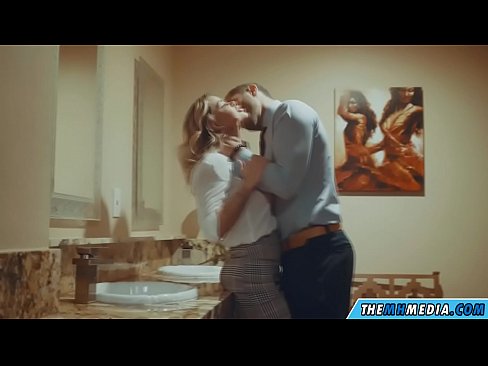 ❤️ Når en barmfagre blondine forfører dig på et offentligt toilet Sex at da.loanworld.top ❌